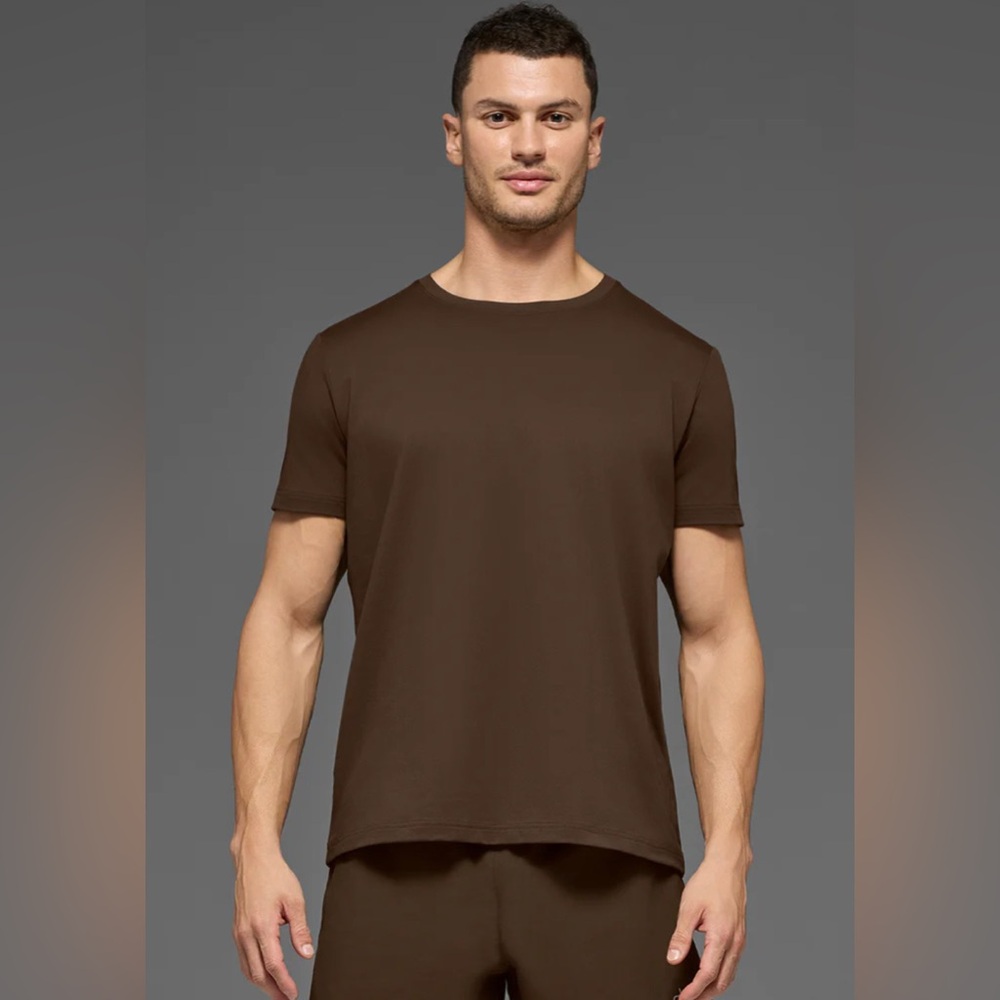 4TH RESTOCK ALO Yoga Men’s “Conquer Reform” Short Sleeve Tee (M) BESTSELLER